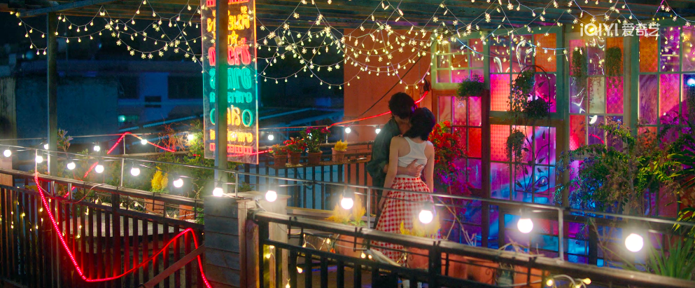 现偶新样本《双轨》如何做到难“戒断”?| 专访导演于中中-锋巢网