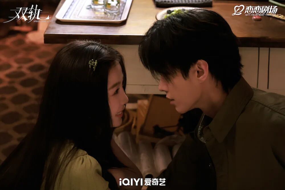 现偶新样本《双轨》如何做到难“戒断”?| 专访导演于中中-锋巢网