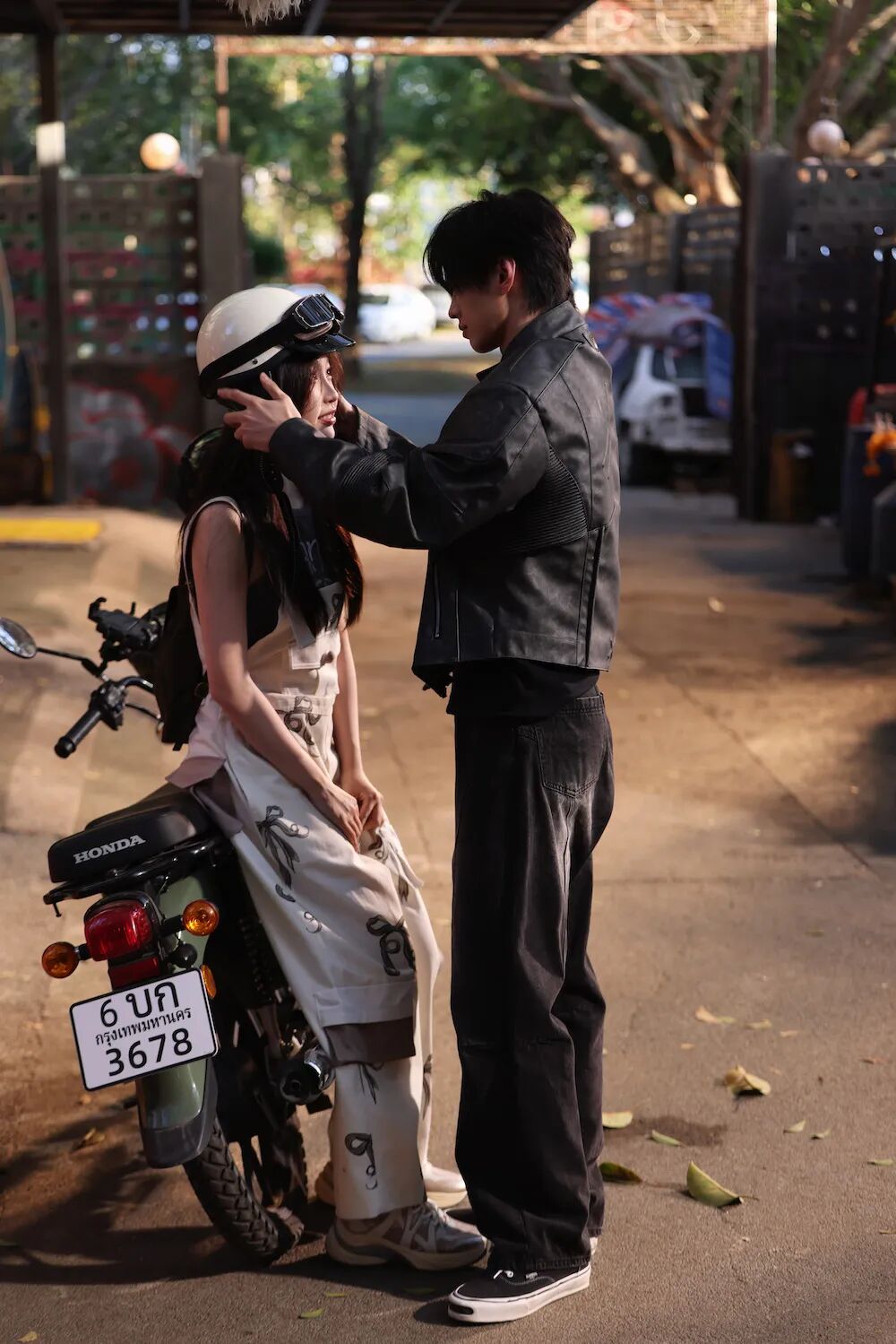 现偶新样本《双轨》如何做到难“戒断”?| 专访导演于中中-锋巢网