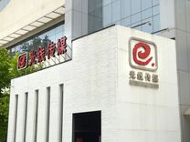 “兵临城下”，都在等王长田