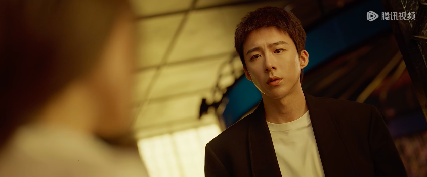 不走偶像剧路线的《玫瑰丛生》，为什么会让人们边骂边看？-锋巢网