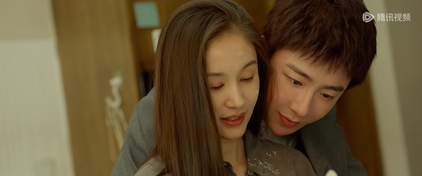 不走偶像剧路线的《玫瑰丛生》，为什么会让人们边骂边看？-锋巢网