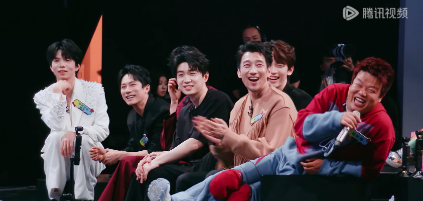 土嗨神曲上音综，但这次是褒义-锋巢网