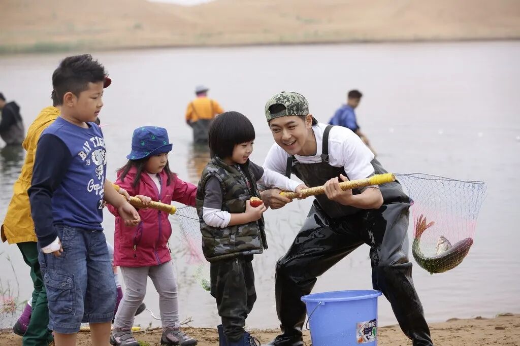 自称“娃综天花板”，《我们的爸爸2》真的配吗？-锋巢网