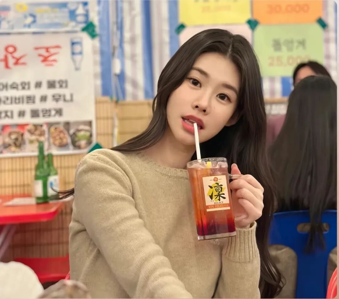 回归一周粉丝破1400W,姜乘澜上演美妆界的“熹妃回宫”?-锋巢网