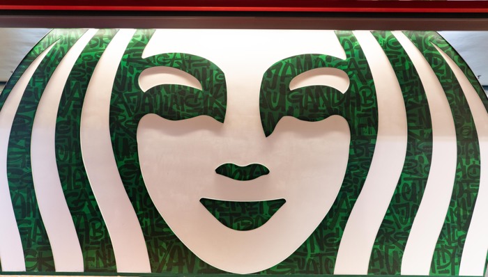 星巴克换CEO，股价日涨幅破纪录