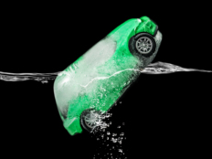 【评论】新能源汽车成“黑稿靶子”，AI不该沦为网络水军的帮凶