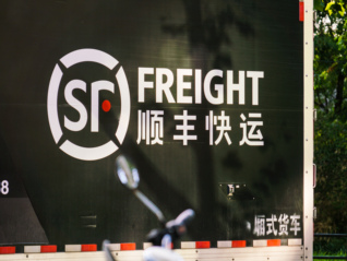极兔、顺丰83亿港元交叉持股，“价格鲶鱼”和“品质斗士”要重构全球物流格局