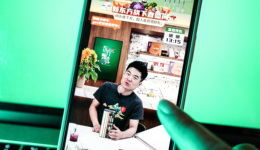 辛巴疑怼东方甄选“打着助农的旗号赚取暴利”，董宇辉这么回应