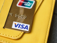 跌破7亿张！信用卡迈入调整深水期：交易下滑、不良承压，“回归分行”成效如何？