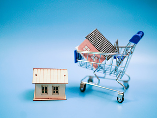 財(cái)說| 需求收縮、費(fèi)用反噬，西大門的龍頭光環(huán)還能撐多久？