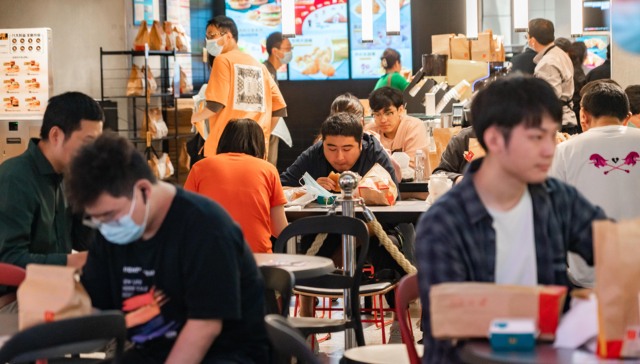 央行为何此时强调降低个人消费信贷成本，金融促消费会有哪些手段？