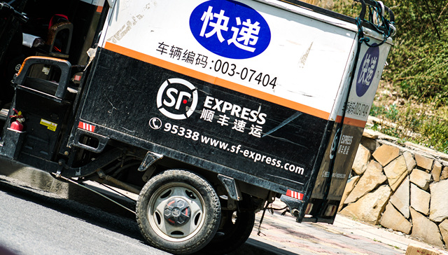 Repackaged - SF Express passes failing Fengwang on to J&T