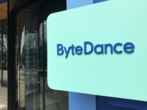 開年狂甩兩“王炸”，張一鳴在下一盤大棋