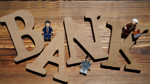 卫星扎堆“上天”，银行风控卷出“新高度”