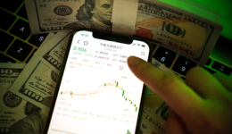 漲多跌也多，最高回撤超40%！警惕這些押熱點(diǎn)的“過(guò)山車基”