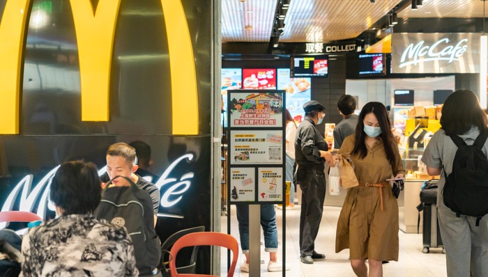 麦当劳被指使用过期食材，正在中国加速扩张的它或面临更多食安挑战