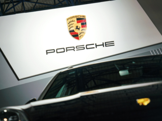 保时捷购车格式条款再引纠纷，去年在华销量首次出现下跌