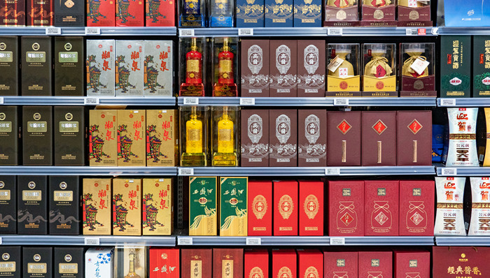 双节白酒市场观察：库存“堰塞湖”仍在，中小企业加速离场