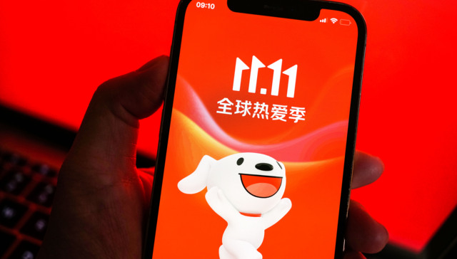 泸州老窖等白酒巨头质疑京东低价销售，白酒公司渠道触网仍在路上