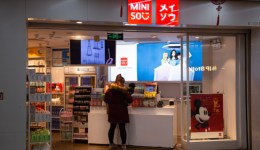 日系風(fēng)過(guò)時(shí)、盲盒靠不住，名創(chuàng)優(yōu)品出海找增量