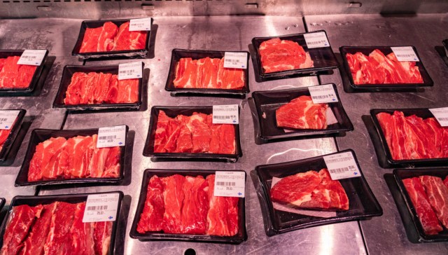 饲料为主业的傲农生物募资18亿进入屠宰食品业务，食品板块毛利依然偏低