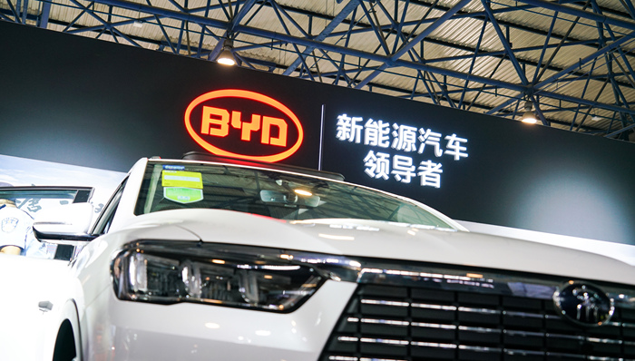 一年建成两万座闪充站;比亚迪;守住销冠地位