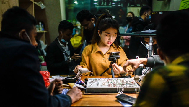 谁还在为李佳琦们买单？