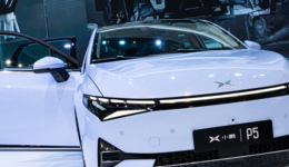 市值跌2700亿，小鹏汽车驶入“危险区”