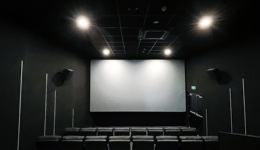 暑期档票房突破百亿大关，这些公司中报业绩让人惊艳