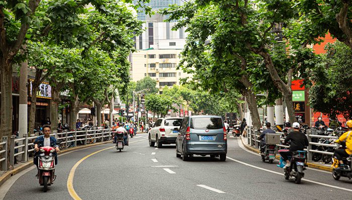 第一波“阳康”在元旦冲进了商场，全国时尚零售商圈人流迅速恢复