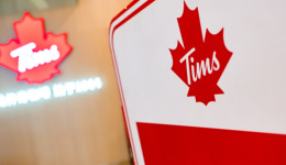 加拿大豪门，也在为钱发愁