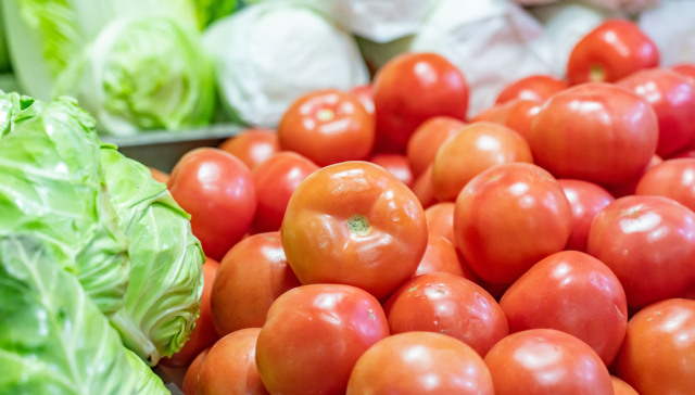 极端天气致印度西红柿价格疯涨7倍，现“西红柿首富”