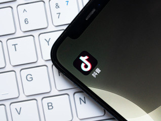 《哪吒2》爆火后冒充导演“饺子”账号层出不穷，抖音副总裁：10天处理了400余个