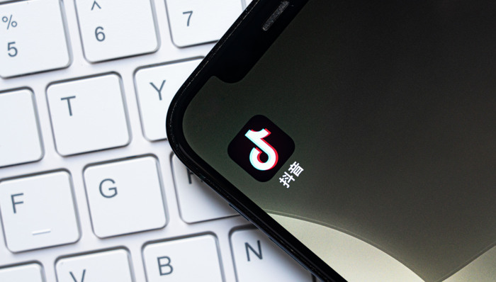 《哪吒2》爆火后冒充导演“饺子”账号层出不穷，抖音副总裁：10天处理了400余个