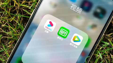 漫剧“暴力”进化，AI与大厂联手开启洗牌元年