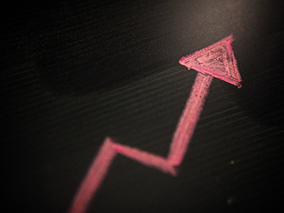 聯(lián)合減產(chǎn)三成，多家有機硅企業(yè)股價應(yīng)聲漲停