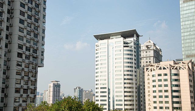 物业费降价;收缴率双重压力;民营物企;2025财年扭亏