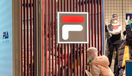 FILA首現(xiàn)負(fù)增長，安踏下一步該押寶誰？