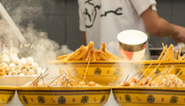 北上廣年輕人返鄉(xiāng)“小吃記”：8元麻辣燙，8年沒(méi)漲價(jià)