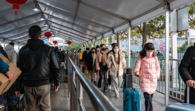 “春运”人潮汹涌如何安心出行，这份春节保险指南请查收！