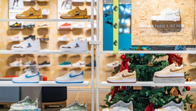 质疑BAPE抄袭、牵手Supreme推新，耐克和潮牌关系分化