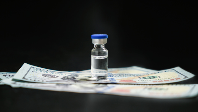 0免赔、海外保障、老年人投保…陷入内卷的百万医疗险如何寻找新蓝海？