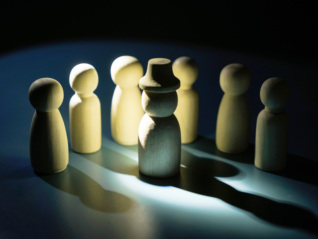 人大代表张丽洁建议上海加强引进高端金融与资产管理人才｜上海两会