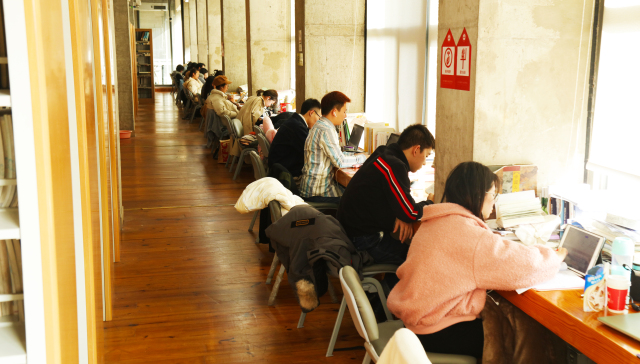 研究生考录比降至近十年最低，这些专业持续扩招