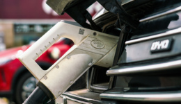 能链智电副总裁于翔：未来新能源车将用掉一成全国发电量