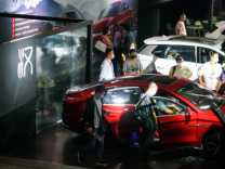 查理·芒格盛贊比亞迪投資回報(bào)率無敵，引發(fā)美國(guó)投資者激烈爭(zhēng)論