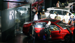 查理·芒格盛贊比亞迪投資回報率無敵，引發(fā)美國投資者激烈爭論