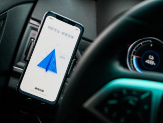 “高德扫街榜”攻入点评领域， 同日大众点评重启品质外卖