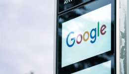 开放Gemma而非“开源”，谷歌为何转变大模型竞争策略？